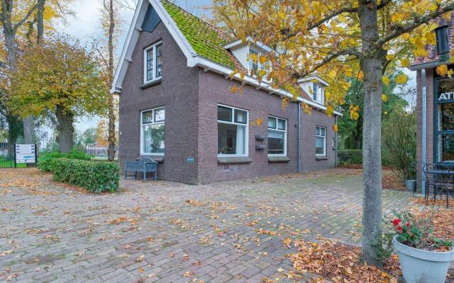 Cozy Holiday Home by the Canal in Dwingeloo