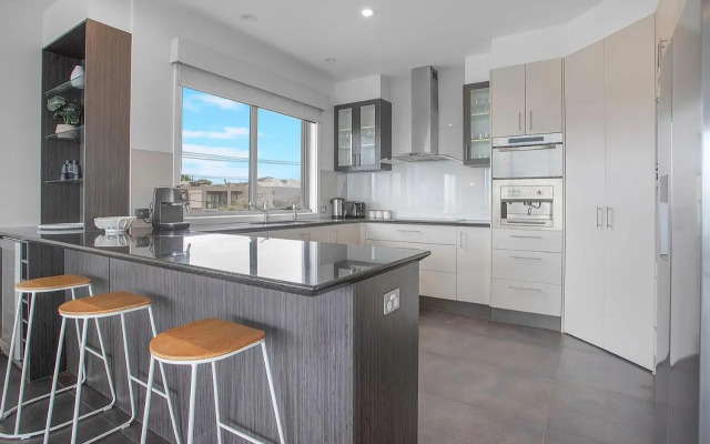 Mornington Esplanade Beachfront & SPA by Rss