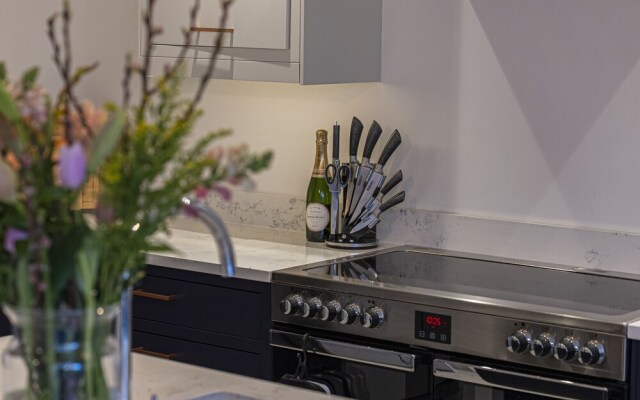 JOIVY Exclusive 3Br Home W/ Terrace In Chelsea