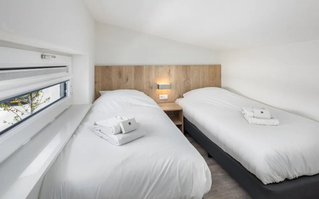 Detached Luxurious Lodge With Washingmachine, Near the Beach