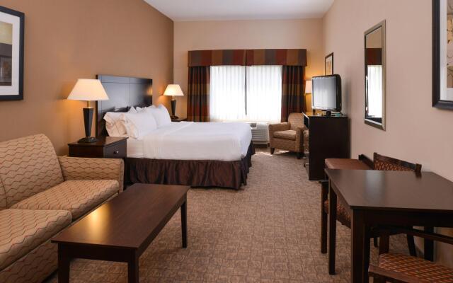 Holiday Inn Express & Suites Bridgeport, an IHG Hotel