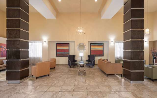 La Quinta Inn & Suites by Wyndham Tucson - Reid Park