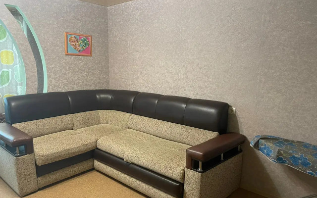 Квартиры посуточно в Нижнекамске на пр-те Вахитова, д. 23