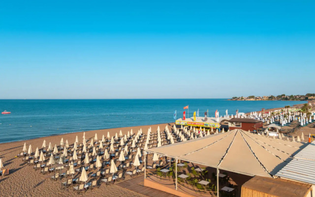 Vox Maris Resort