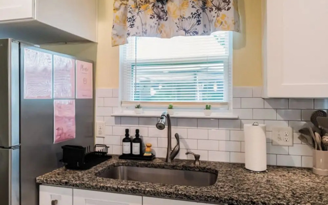 Family-friendly 3BR w/ Hot Tub & Games