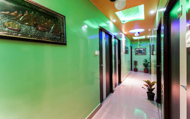 Hotel Landlord by OYO Rooms