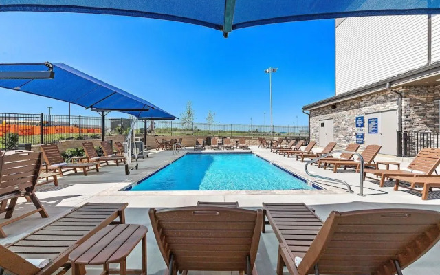 Holiday Inn Express Kansas City North Parkville An IHG Hotel