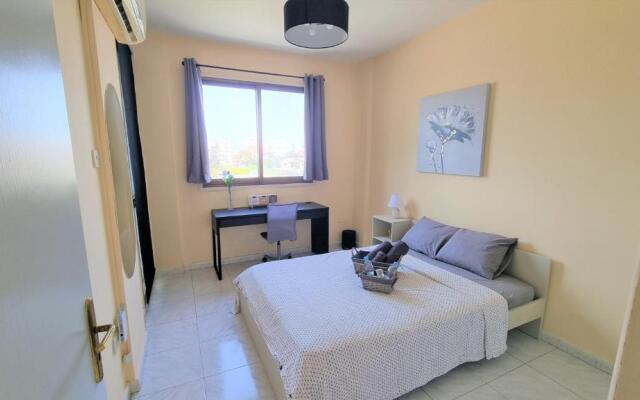 Comfy Rooms + Near SALT LAKE + 100MBit Internet + Shared Apartment