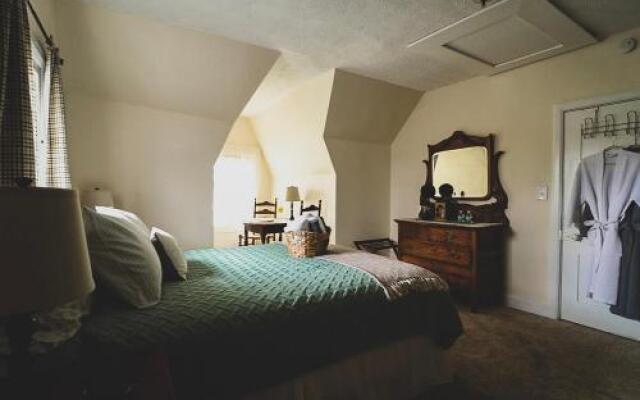 The House at Seven Oaks