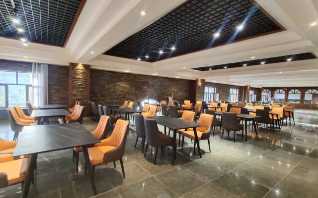 Vienna International Hotel of  Yingbin Road Altay Airport