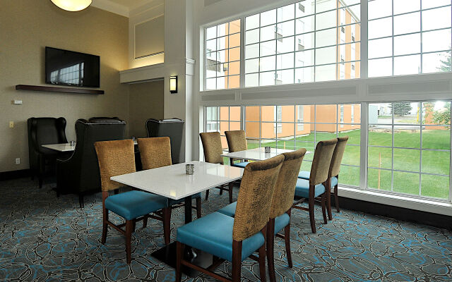Hampton Inn & Suites by Hilton Calgary-Airport