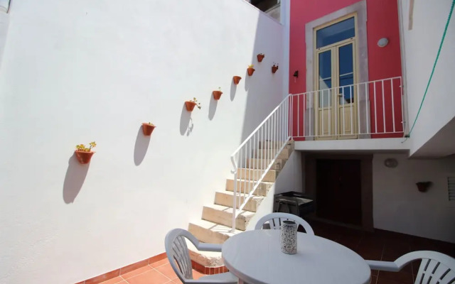 Old Town House in Figueira da Foz Near Beach