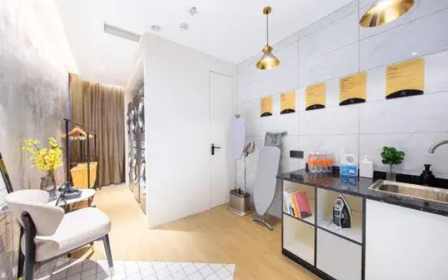 Yibin High-speed Railway West Station Atour Hotel