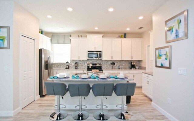 4839 Kings Castle Circle 5 Bedroom Home