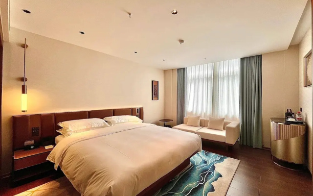 Ramada Encore By Wyndham Shantou Longhu