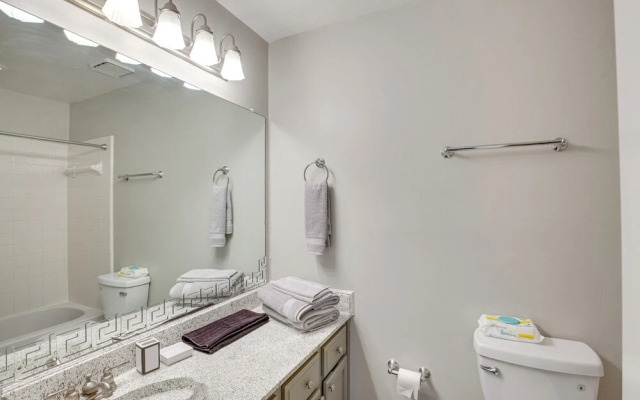 Pet-friendly Carrollton Home w/ Fenced Backyard!