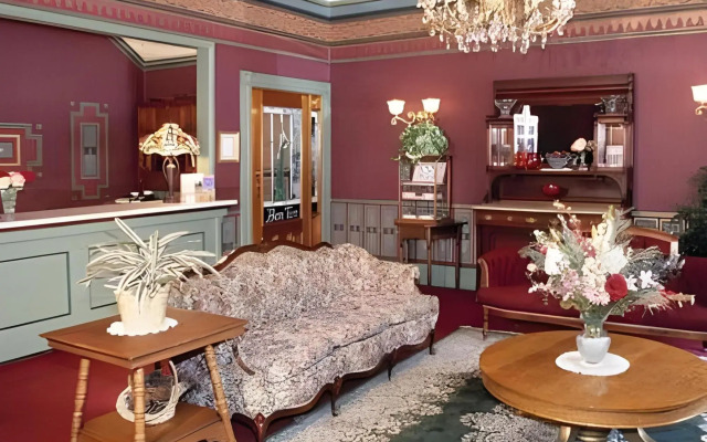 St. Elmo Hotel