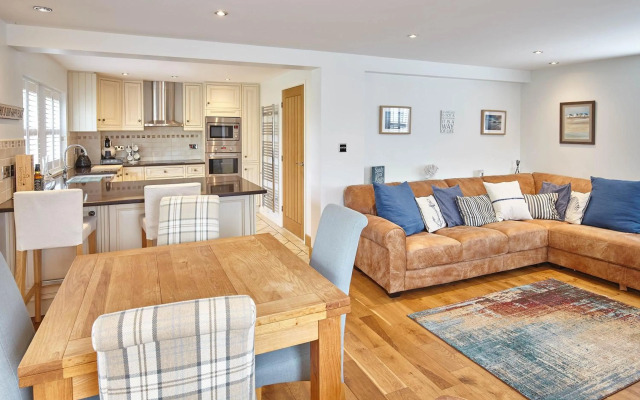 Host Stay Doray House