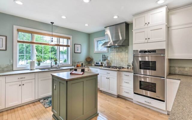 Walkable New Haven Retreat w/ Ocean Views!