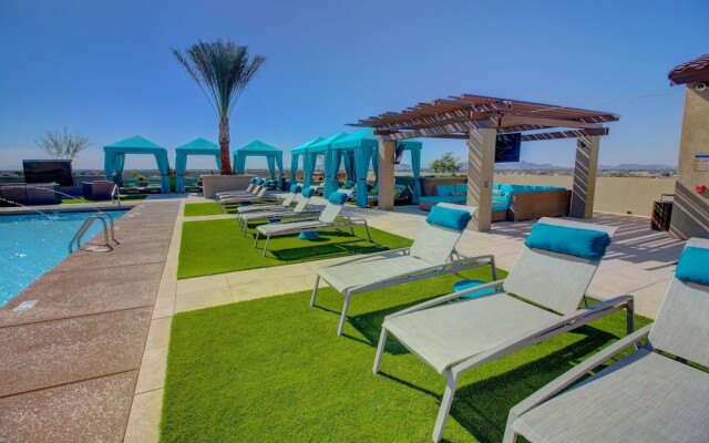 Rooftop Pool-Close 2 Shops-Dining-C4419