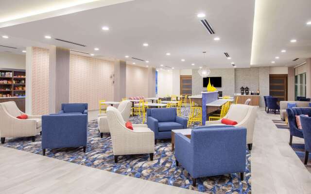 La Quinta Inn & Suites by Wyndham Dallas Duncanville