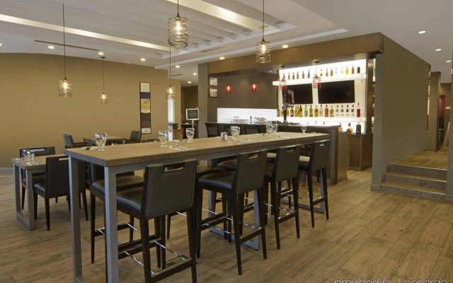Holiday Inn Calgary-Airport by IHG