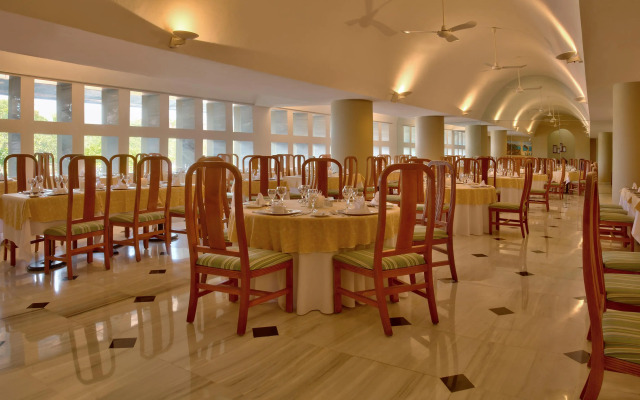 Las Brisas Huatulco – All Inclusive
