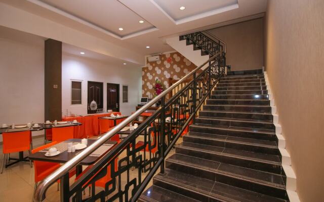 Airy Mapanget AA Maramis Manado