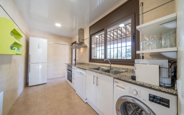 HomeHolidaysRentals Velur