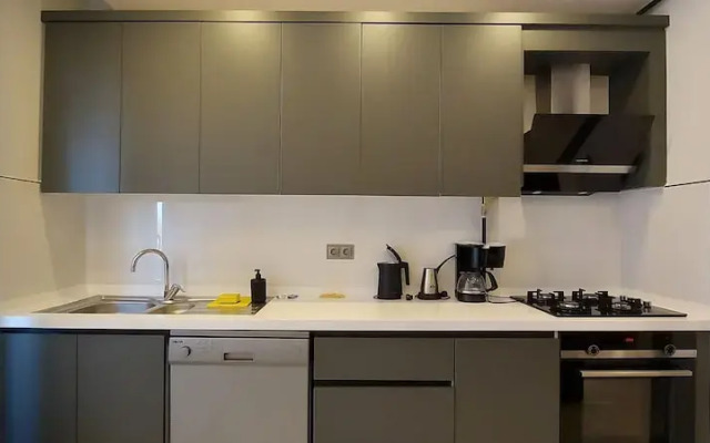 New Flat Large Living Space 2-6 Near By Lara Beach