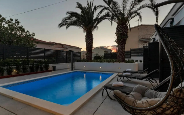 Lulani pool apartment