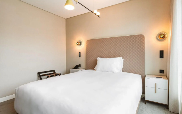 Luster Hotel