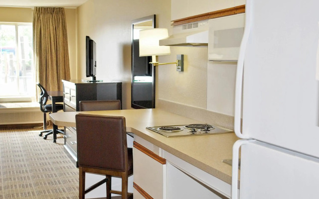 Extended Stay America Suites Milwaukee Brookfield