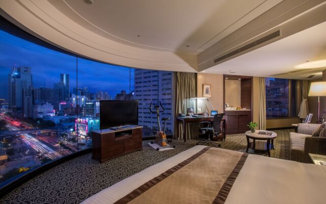 Grand Forward Hotel