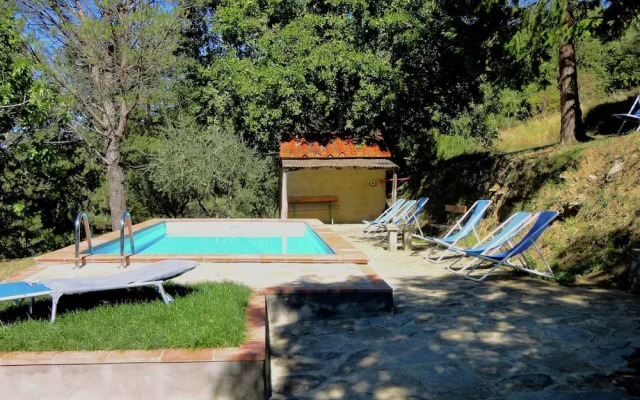 Farmhouse in Castelfranco Piandisco With Garden
