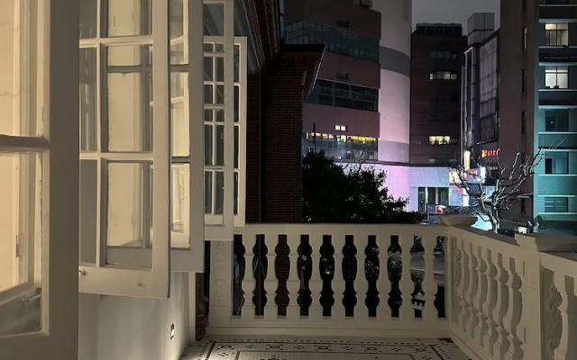 Shanghai Hills& Art Suite 16