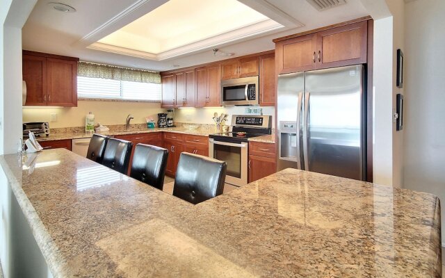 Trillium 2C Beach Front Condo With Private Balcony/pool!
