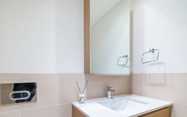 LUX  The Dubai Creek Beach Suite