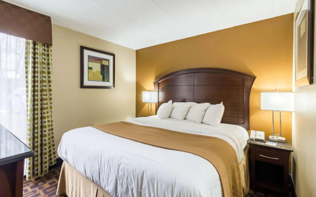 Quality Inn & Suites Arden Hills - Saint Paul North