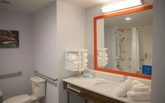 Hampton Inn & Suites Erie Bayfront