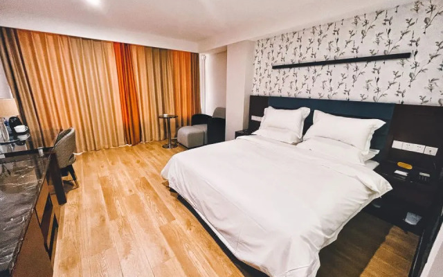 Tianjin Jinting Yuhua Hotel