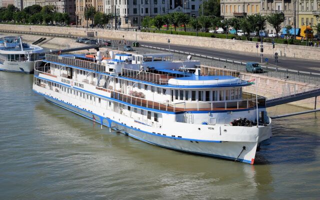 Grand Jules Boat Hotel Budapest