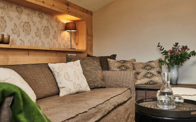 Serviced Luxury Chalet Evi
