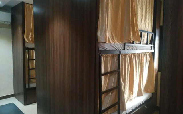 Almas Dormitory Andheri Station