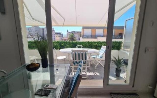 Grand Studio Terrasse 200m Cannes-Croisette