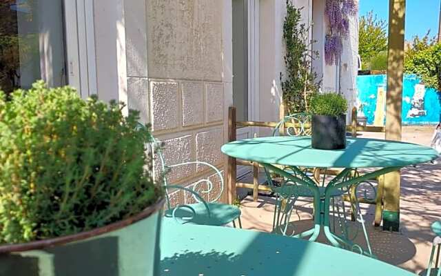 Maison Triton Et Porcelaine