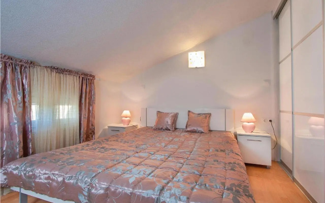 Six-Bedroom Holiday home in Perci