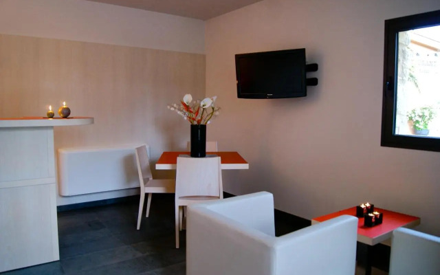 Restaurante y Alojamiento Can Mach