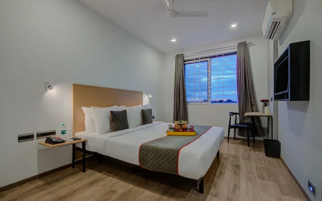 OYO Townhouse 040 Global Village Tech Park