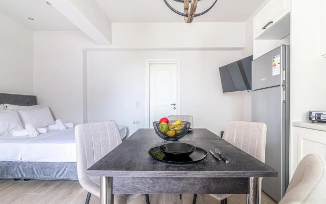 Elegant Suite 1 Near the Beach
